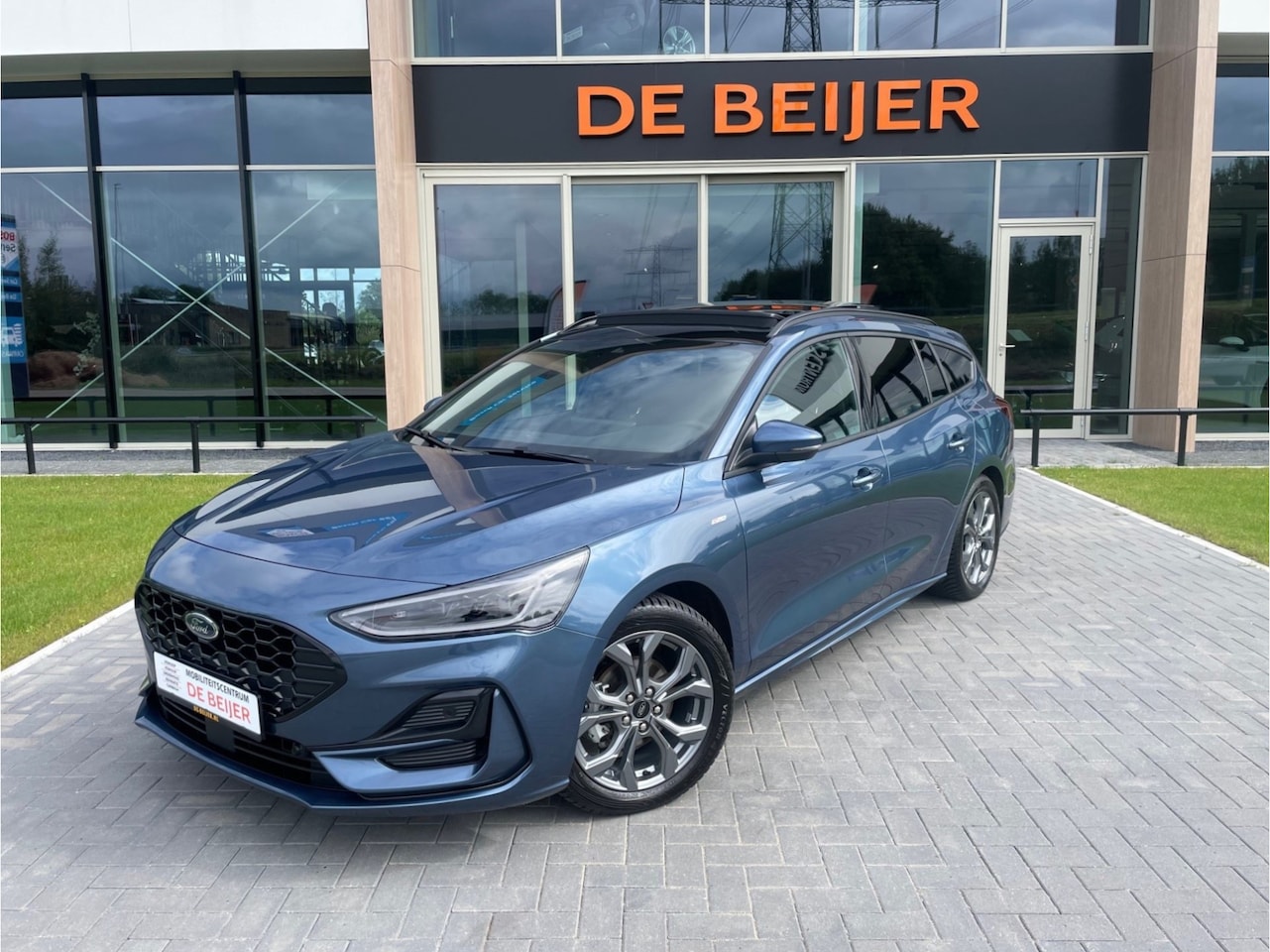 Ford Focus Wagon - 1.0 EcoBoost Hybrid 155pk ST Line X Pano dak I Navi I Led verlichting - AutoWereld.nl