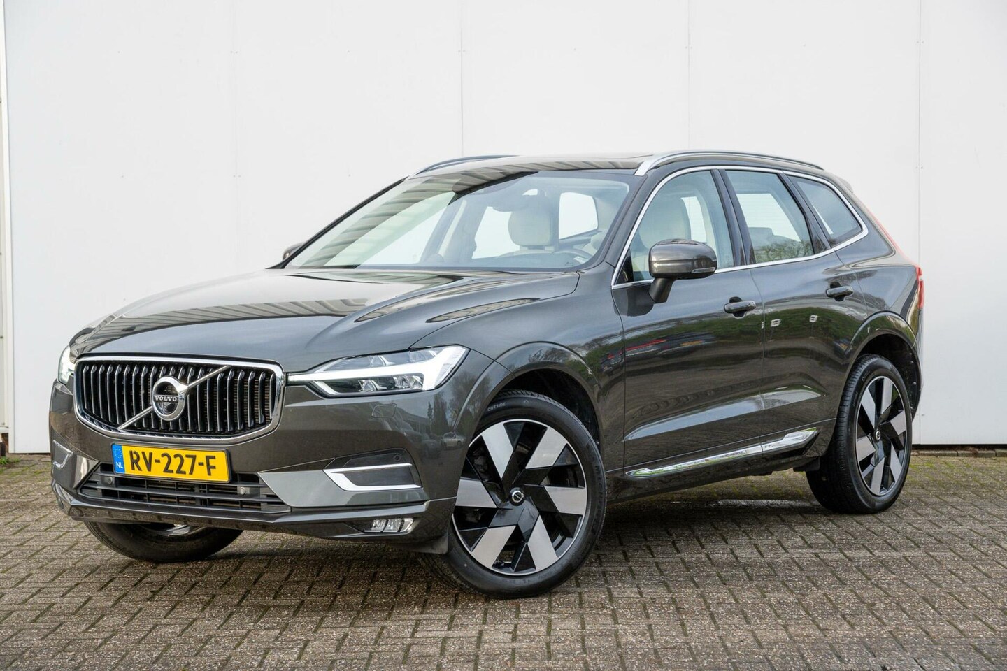 Volvo XC60 - D4 AWD Inscription Polestar|luchtvering|B&W audio| standkachel - AutoWereld.nl