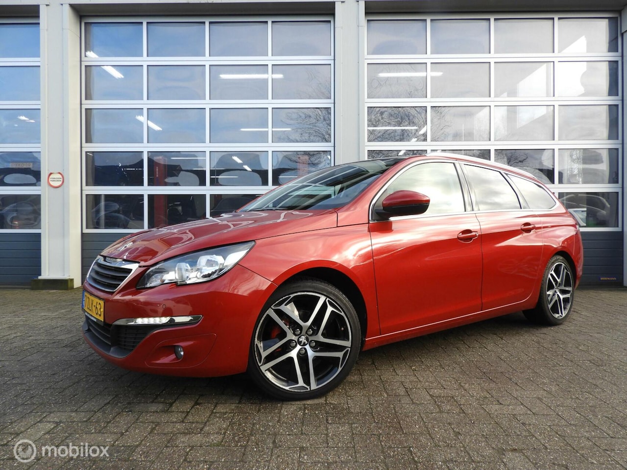 Peugeot 308 SW - 1.2 PureTech Panoramadak - AutoWereld.nl