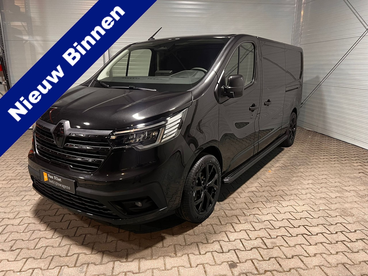 Renault Trafic - 2.0 dCi 170 T30 L2H1 EDC EXTRA Dubbele schuifdeur AUTOMAAT BLACK EDITION - AutoWereld.nl