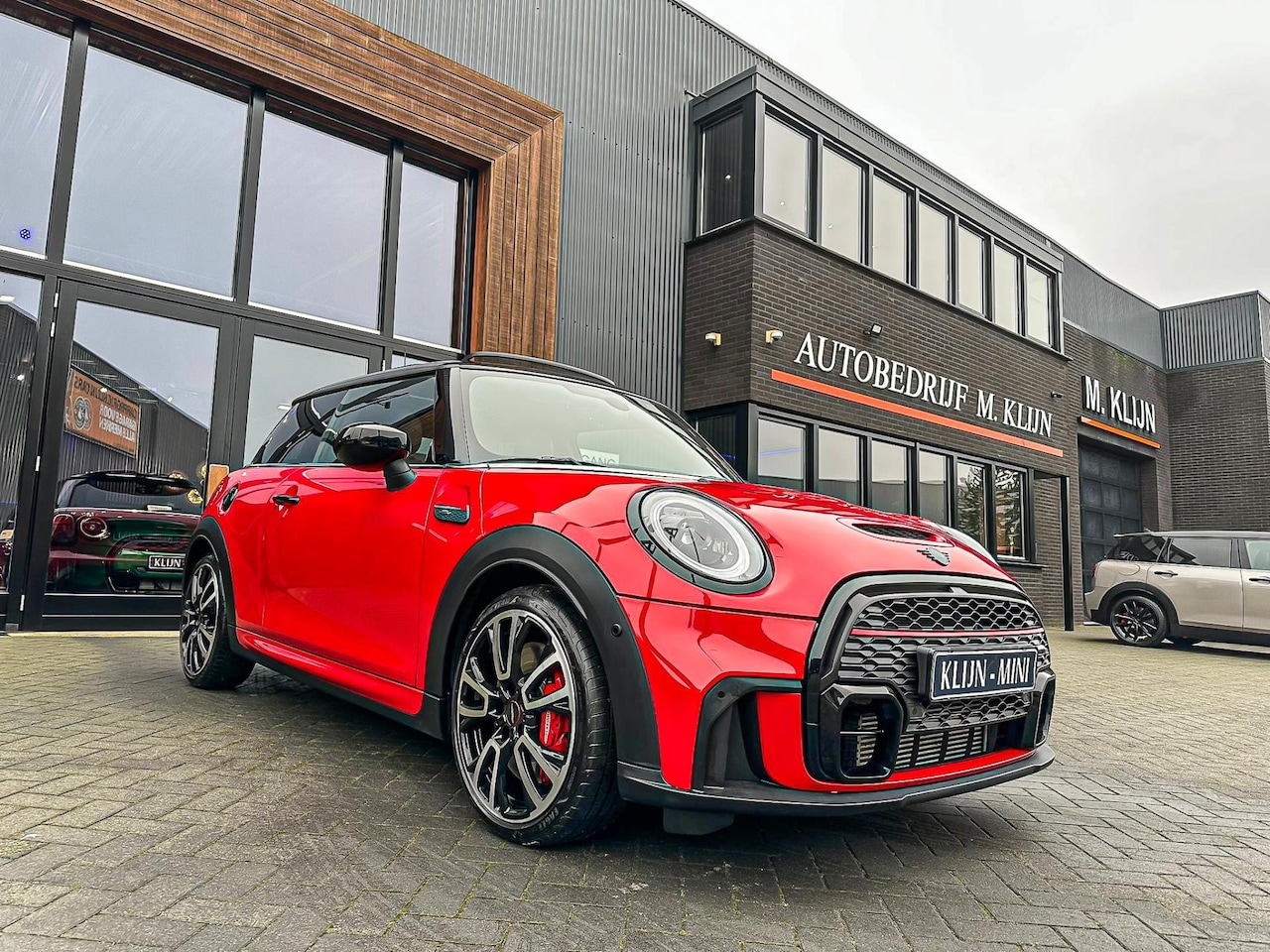 MINI John Cooper Works - Mini 2.0 F1 aut 231pk/pano/camera/HK/18"/led/17.000km - AutoWereld.nl