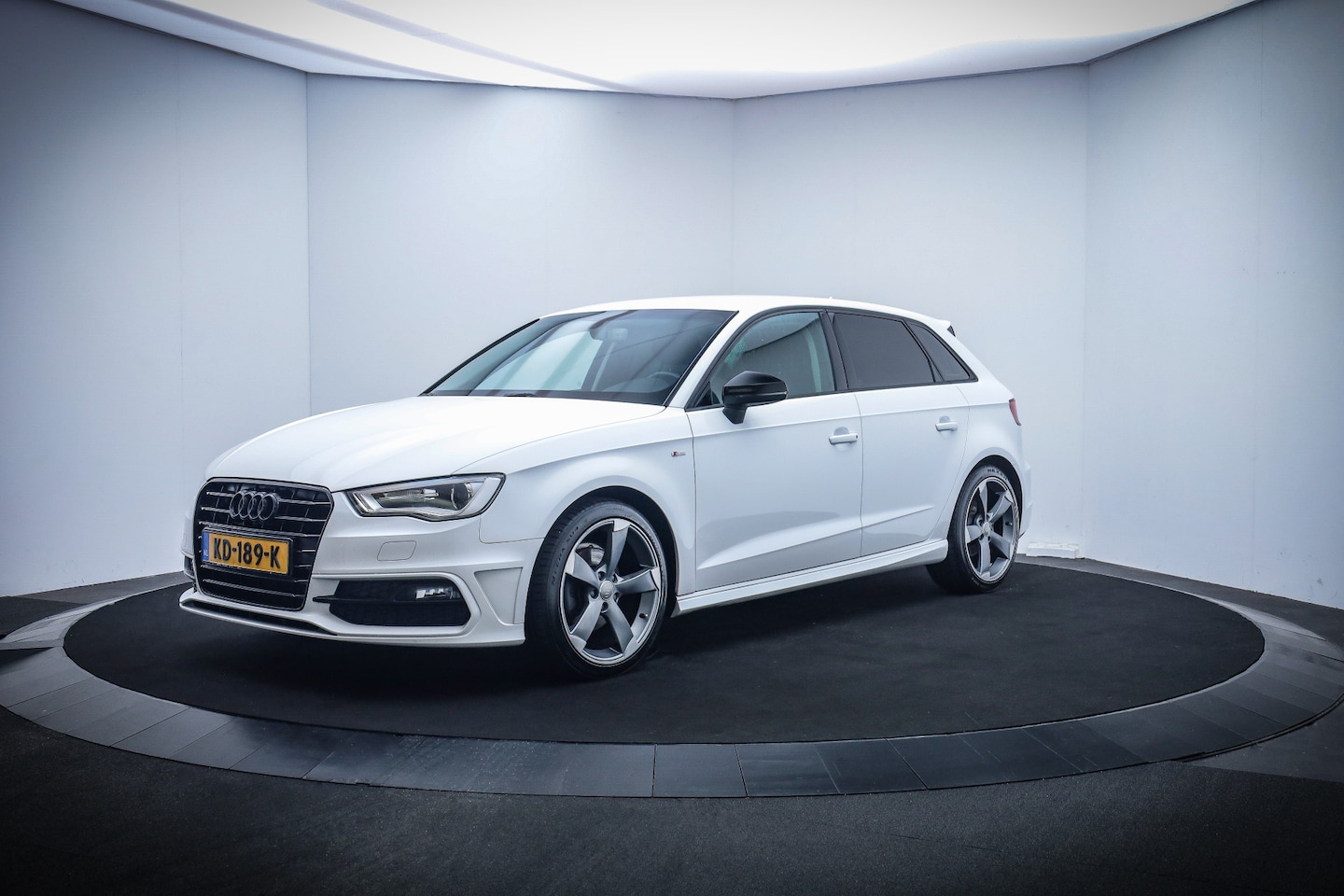 Audi A3 Sportback - 1.4TFSI S-LINE NAVI/CLIMA/SPORTST./PRIVACY/XENON/CRUISE/PDC/LMV - AutoWereld.nl