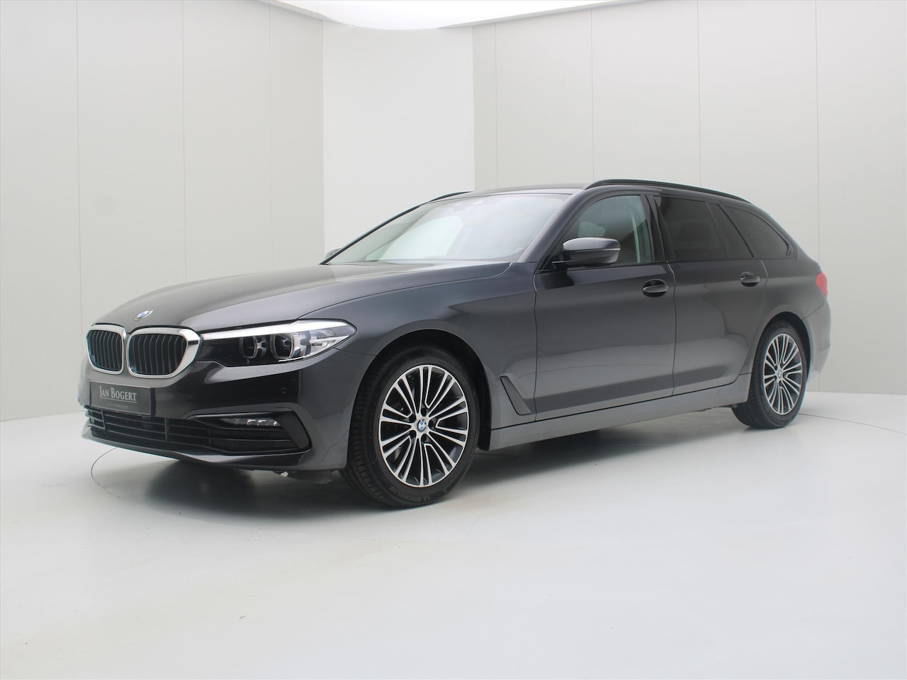 BMW 5-serie Touring - (g31) 520i 163pk Automaat Sportline [ NAVIGATIE+LEDER+CLIMAAT+CRUISE+PDC+CAMERA ] - AutoWereld.nl