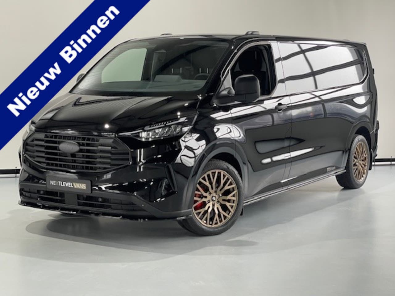 Ford Transit Custom - 320 2.0 TDCI L2H1 170 PK AUTOM PACK PREMIUM Navi / Camera / 3-zits - AutoWereld.nl