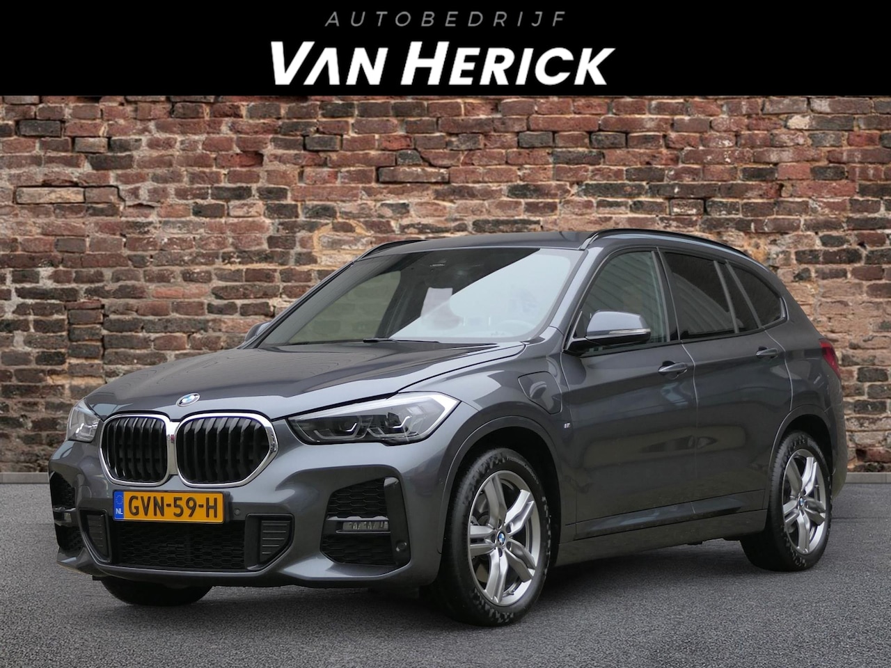 BMW X1 - XDrive25e M-Sport | Sportstoelen | 1e Eigenaar | Nette Staat - AutoWereld.nl