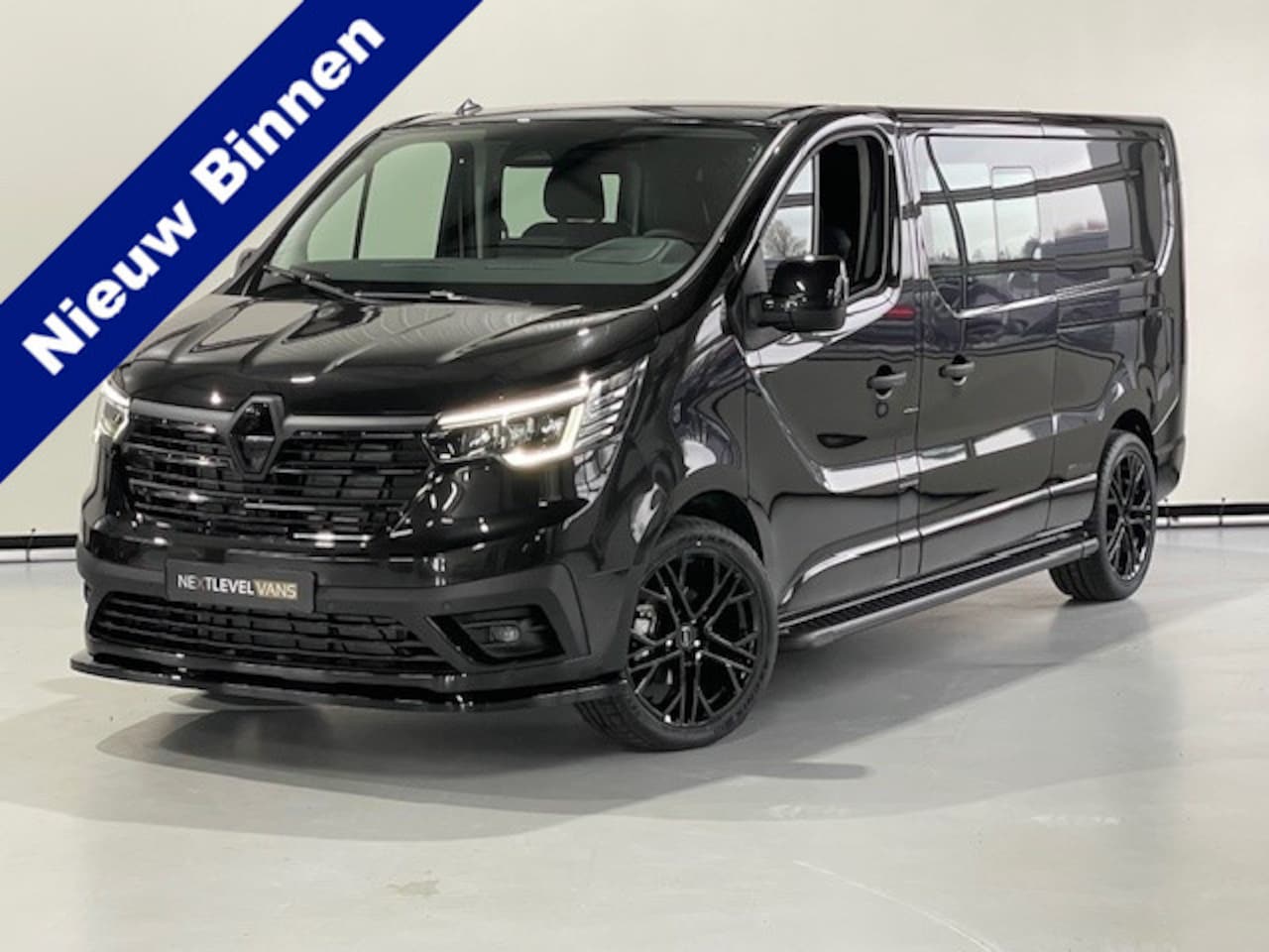 Renault Trafic - 2.0 Blue dCi EDC 170 T29 L2H1 Extra DC leer / Navi / Camera / 2  x schuifdeur  / Direct le - AutoWereld.nl