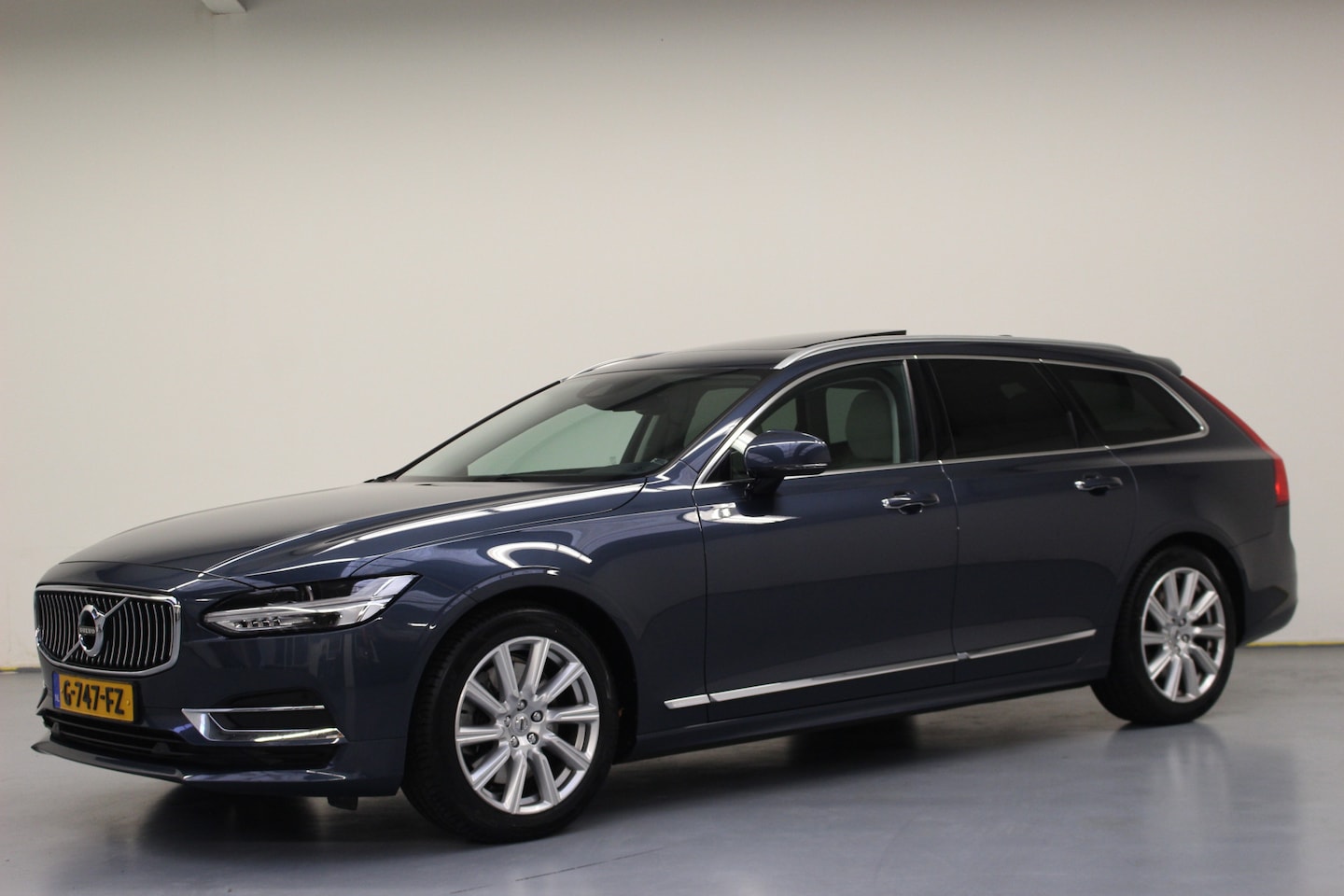 Volvo V90 - T4 Inscription | Rijklaarprijs | Pano dak | - AutoWereld.nl