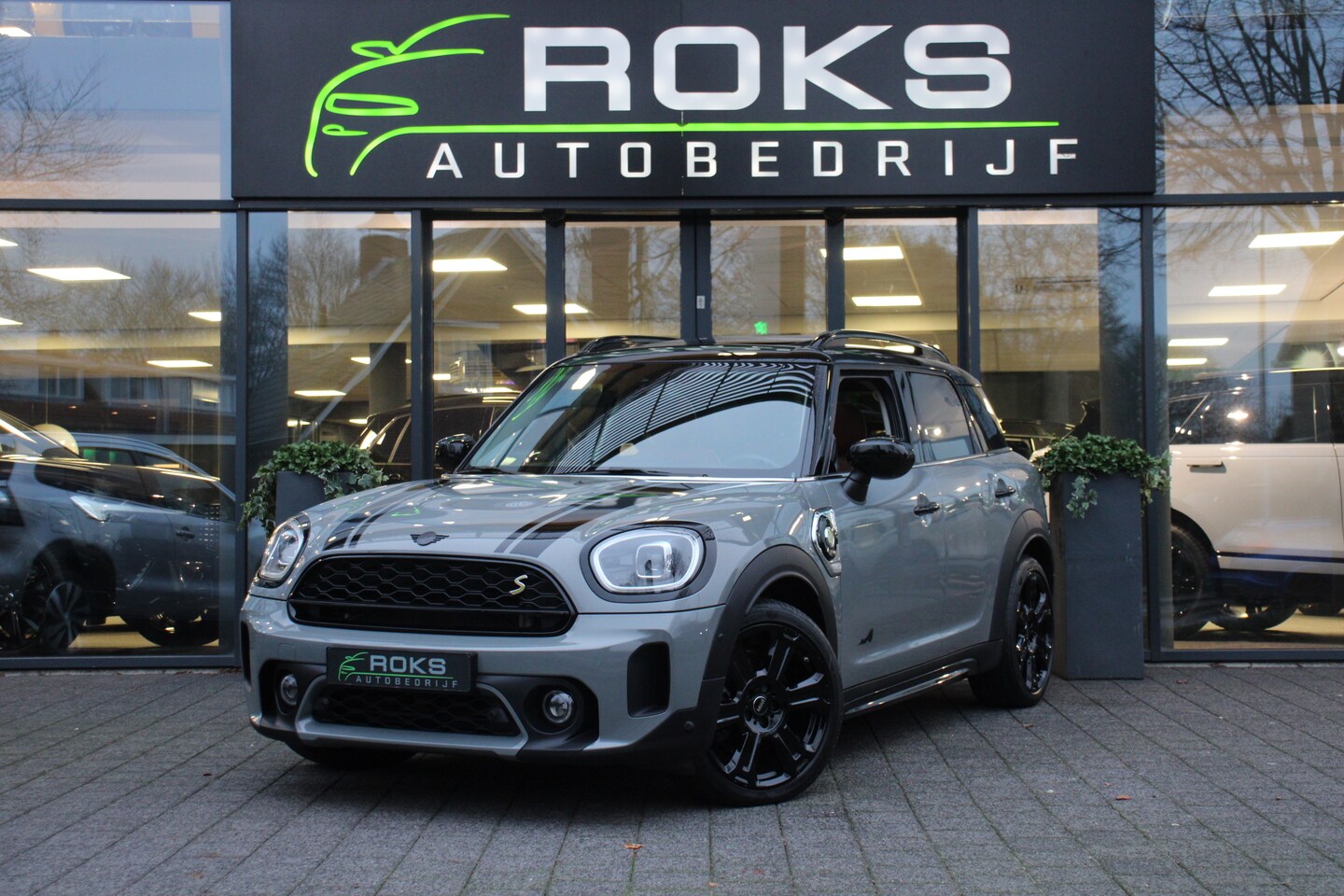 MINI Countryman - Mini 2.0 Cooper S E ALL4 JCW Pakket Navi/Camera/Keyless/Memory/Head-up/Harman Kardon/Sfeer - AutoWereld.nl