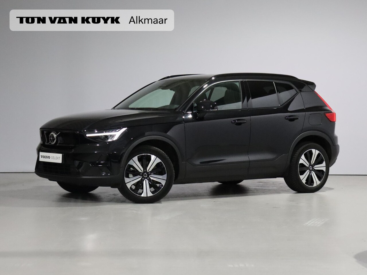 Volvo XC40 - Recharge Plus 70 kWh / Tailored wool blend / Stoel+stuurverwarming / Parkeercamera / Priva - AutoWereld.nl