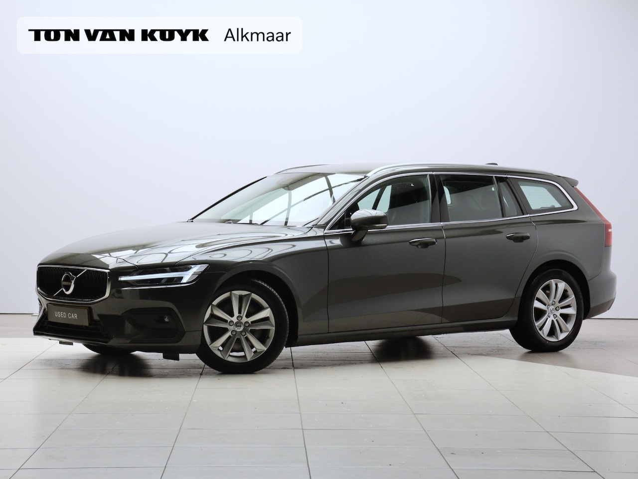 Volvo V60 - 2.0 B3 Business Pro / Adapt. cruise / Voorruitverwarming / Carplay / DAB+ / Park assist v+ - AutoWereld.nl