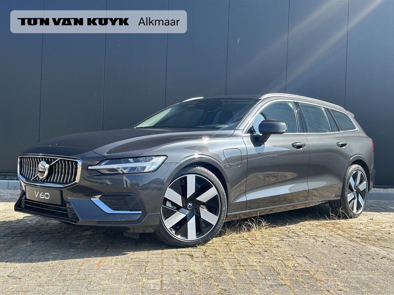 Volvo V60 - T6 350PK Recharge AWD Core Bright / Long Range /  Adaptive Cruise / BLIS / Verwarmbare Voo - AutoWereld.nl