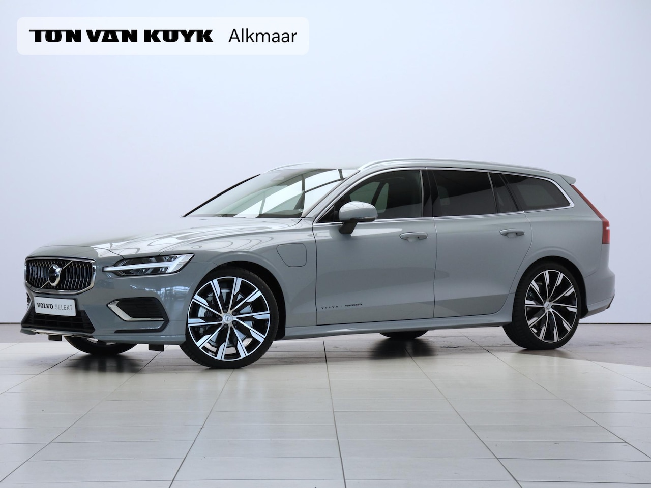 Volvo V60 - T6 350PK Recharge AWD Core Bright / Trekhaak / Exterior Styling Pack / 20" / BLIS / Adapti - AutoWereld.nl