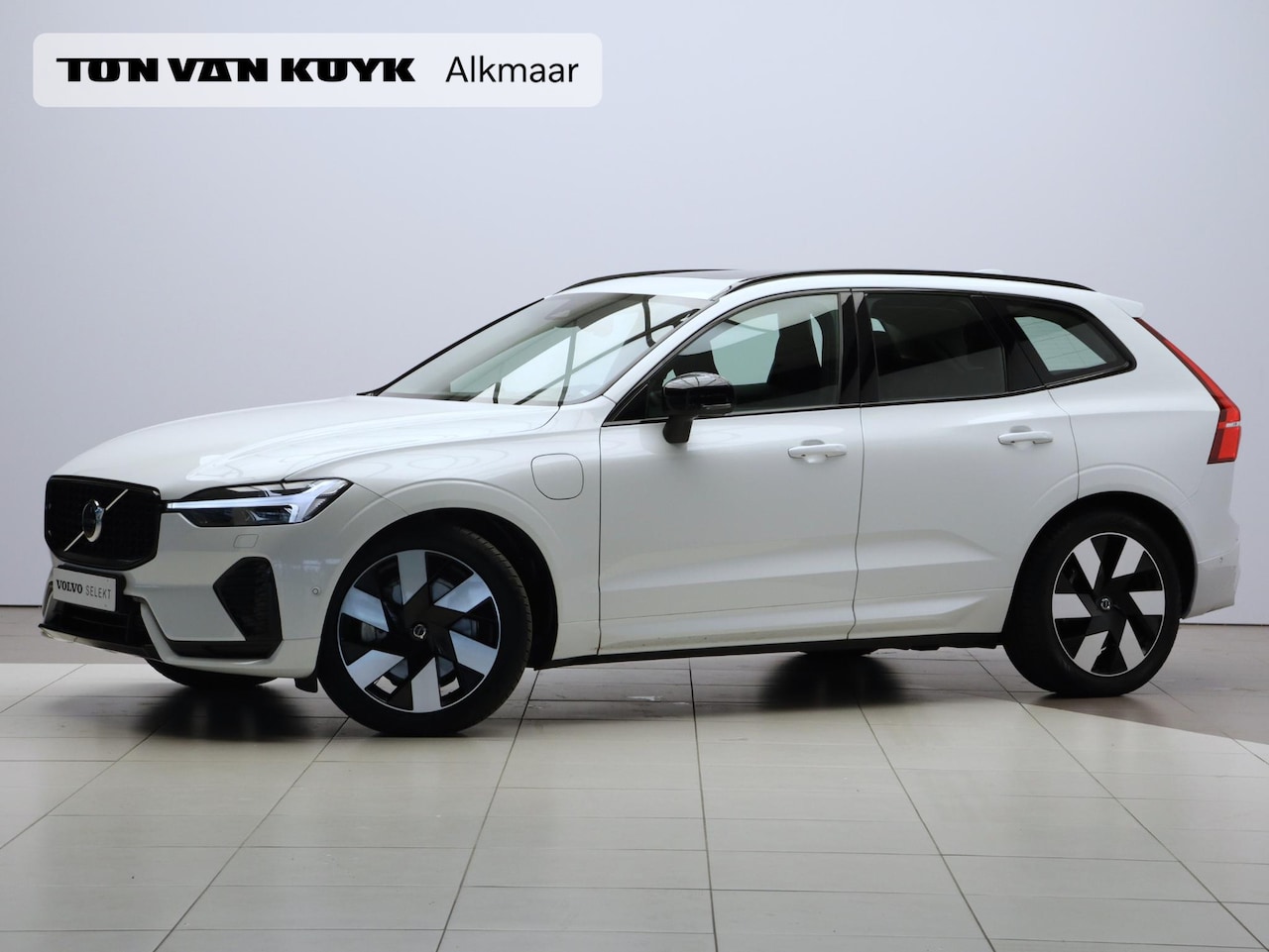 Volvo XC60 - T6 AWD Recharge Ultimate Dark / Trekhaak / B&W audio / Head up displ. / Full led - AutoWereld.nl