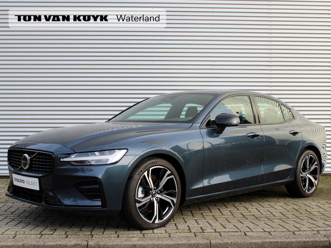 Volvo S60 - 2.0 B3 Plus Dark Automaat / Google Maps navigatie / 19" velgen / Nappa leder - Open Grid t - AutoWereld.nl