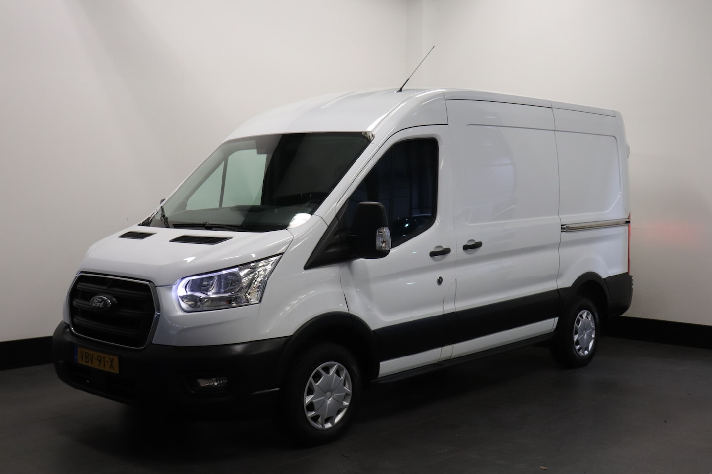 Ford Transit - 2.0 TDCI L2H2 Dubbele Schuifdeur EURO 6 - Airco - Cruise - PDC - € 13.950,- Excl - AutoWereld.nl