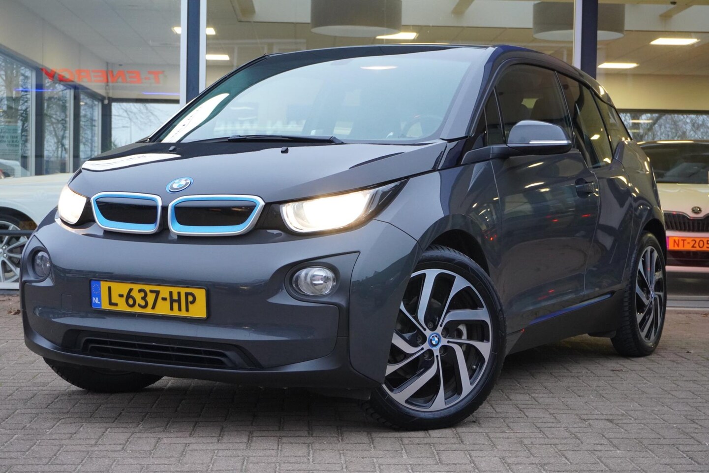 BMW i3 - Basis Comfort 22 kWh | Automaat | Hoge instap | Elek. Pakket | Lm velgen | Inruil mogelijk - AutoWereld.nl