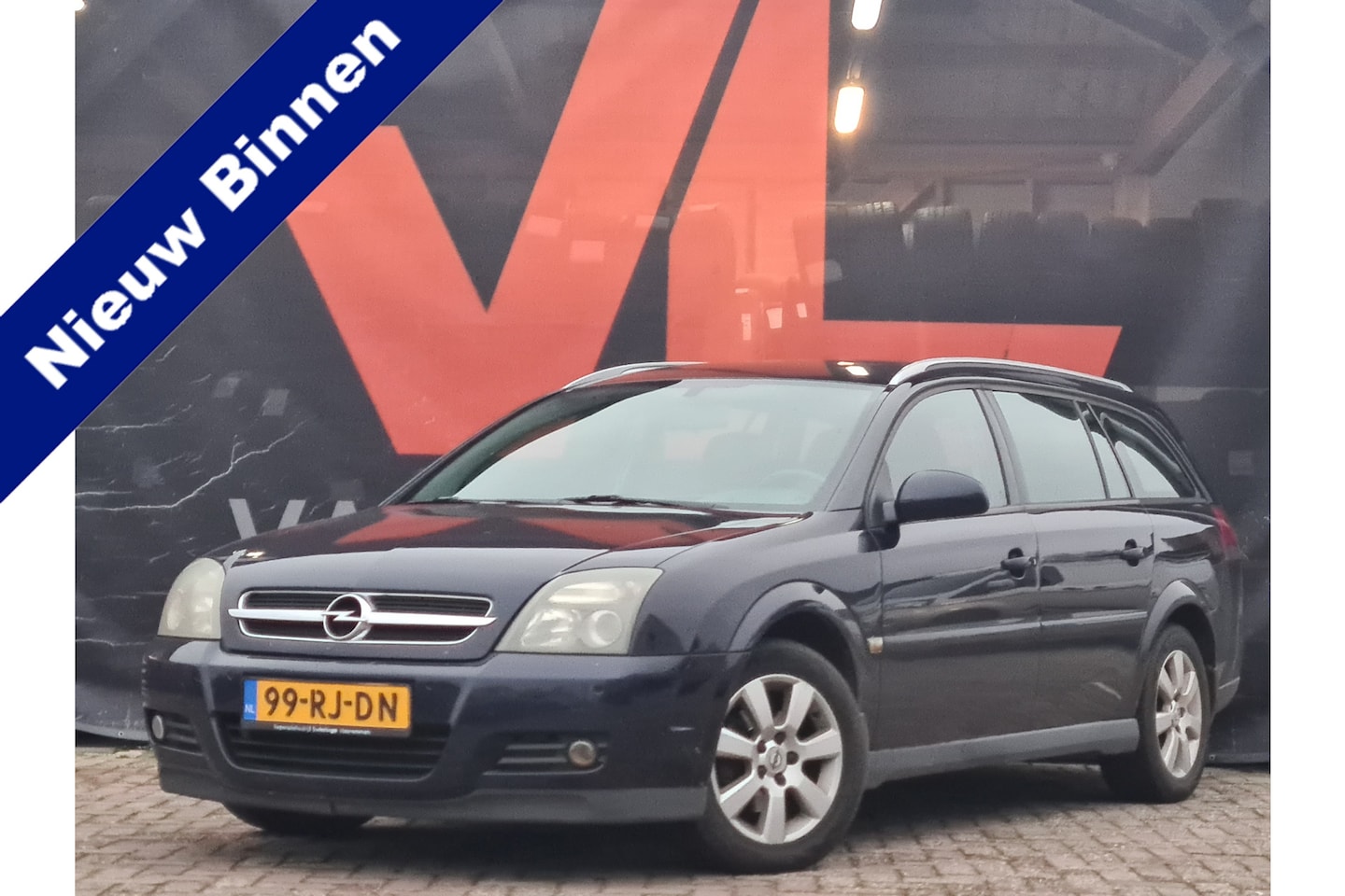 Opel Vectra Wagon - 2.2-16V V-Line | Nieuw Binnen | Automatische Airco | Navi | Trekhaak - AutoWereld.nl