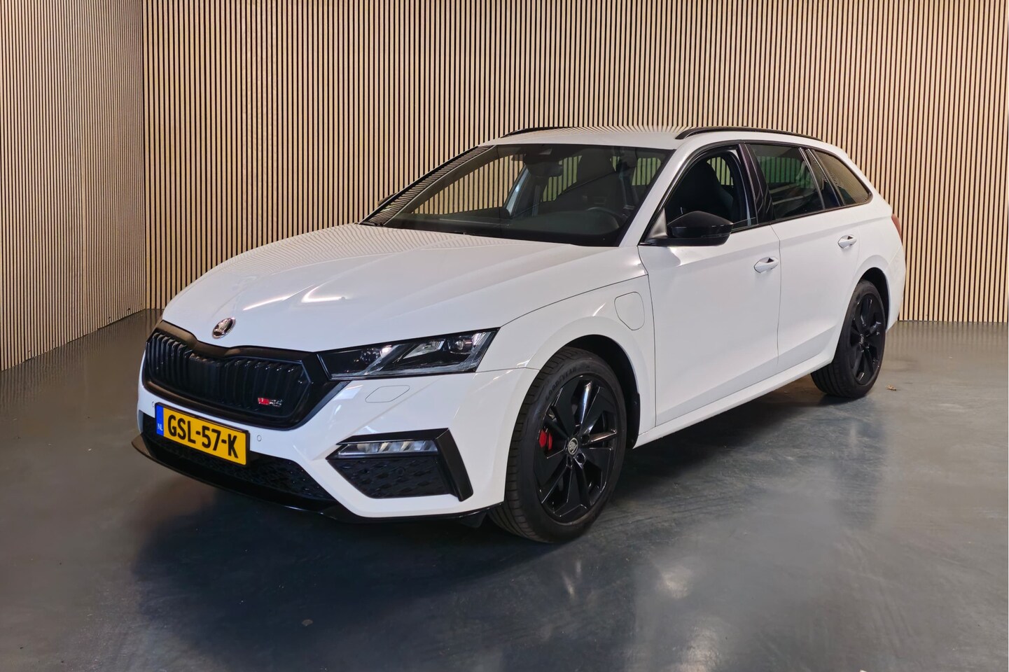 Skoda Octavia Combi - 1.4 TSI iV PHEV Sportline Business Rs Line - Apple Carplay- Android Auto - Stoelverwarming - AutoWereld.nl