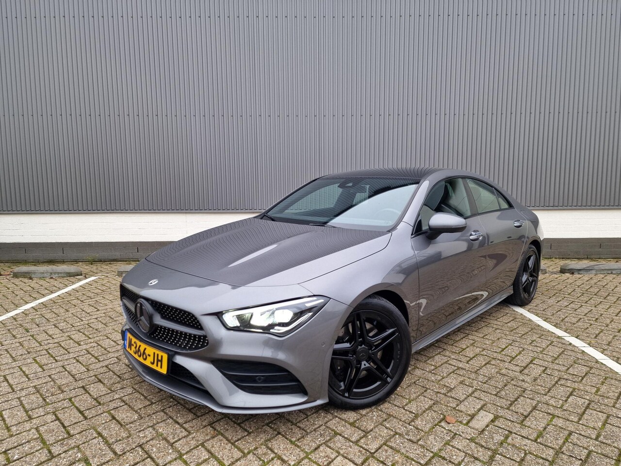 Mercedes-Benz CLA-Klasse - 200 Premium Plus AMG Pakket Widescreen Camera Trekhaak PDC MFS - AutoWereld.nl