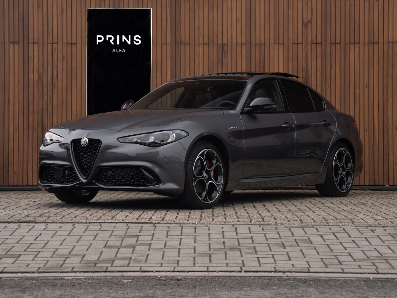 Alfa Romeo Giulia - 2.0T 280pk Veloce AWD MY24 | Pano-dak | Harman/Kardon | ADAS 2 | CarPlay - AutoWereld.nl