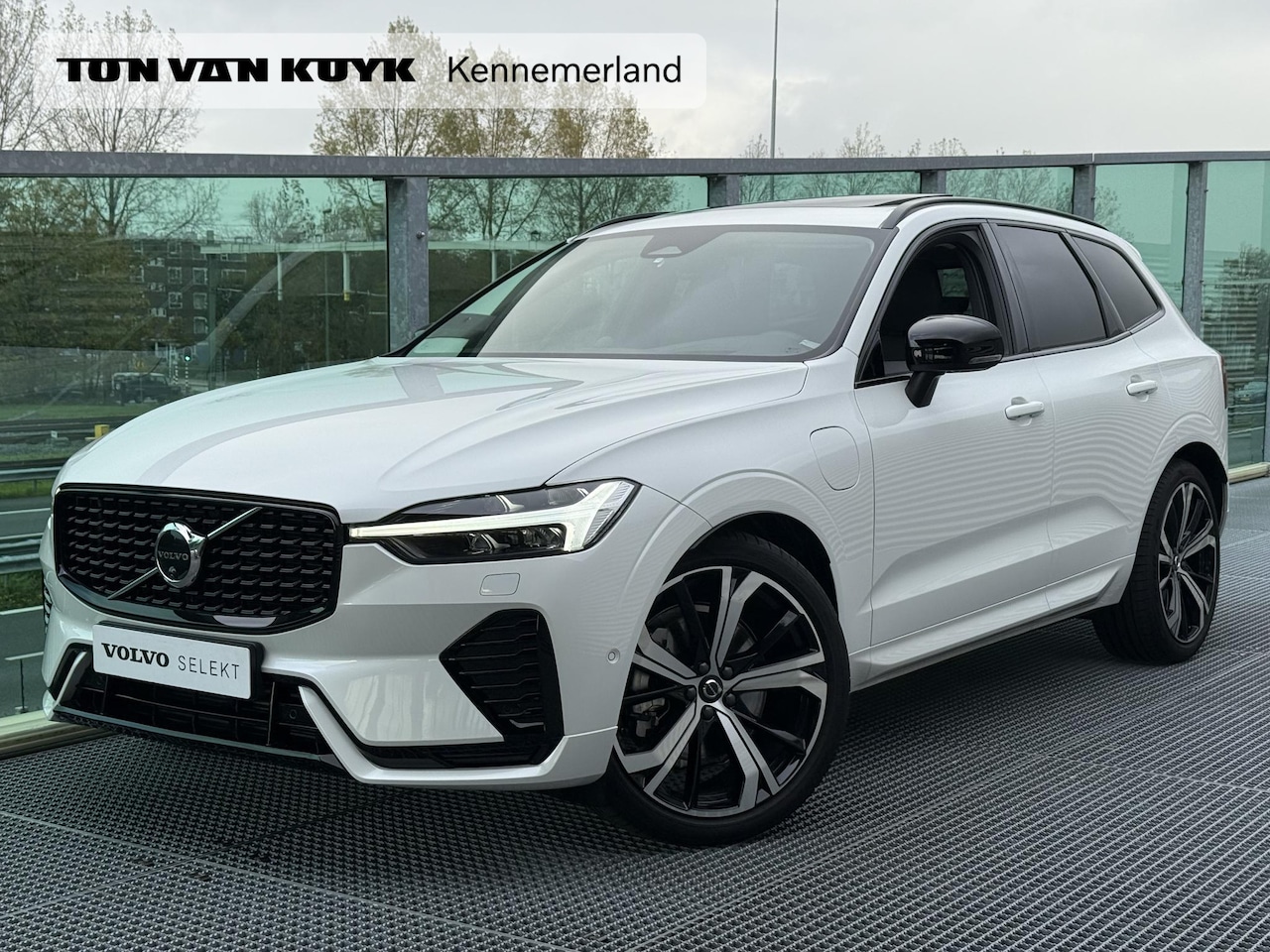 Volvo XC60 - 2.0 T8 Plug-in hybrid AWD Ultra Dark - AutoWereld.nl