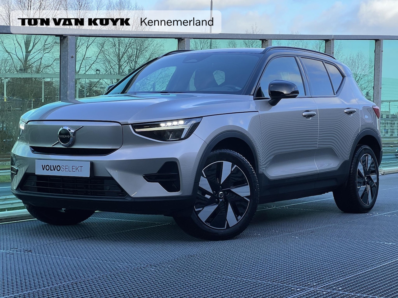 Volvo XC40 - Single Motor Plus 69 kWh Elektrisch, Automaat, Bright dusk metallic, Nubuck / microtech be - AutoWereld.nl