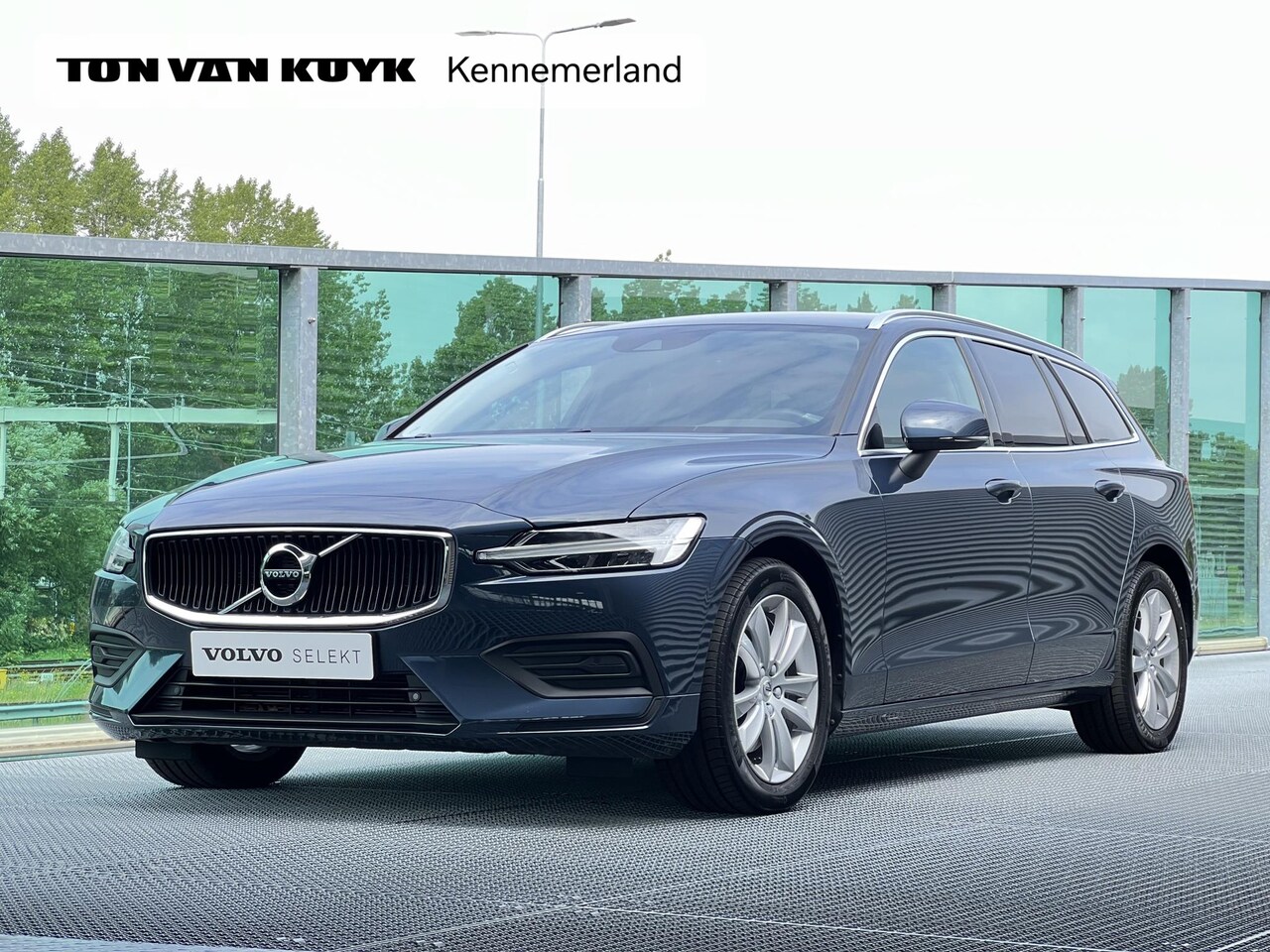 Volvo V60 - 2.0 B4 Momentum Business Mild hybrid, Automaat, Lederen bekleding, Trekhaak, Intellisafe a - AutoWereld.nl