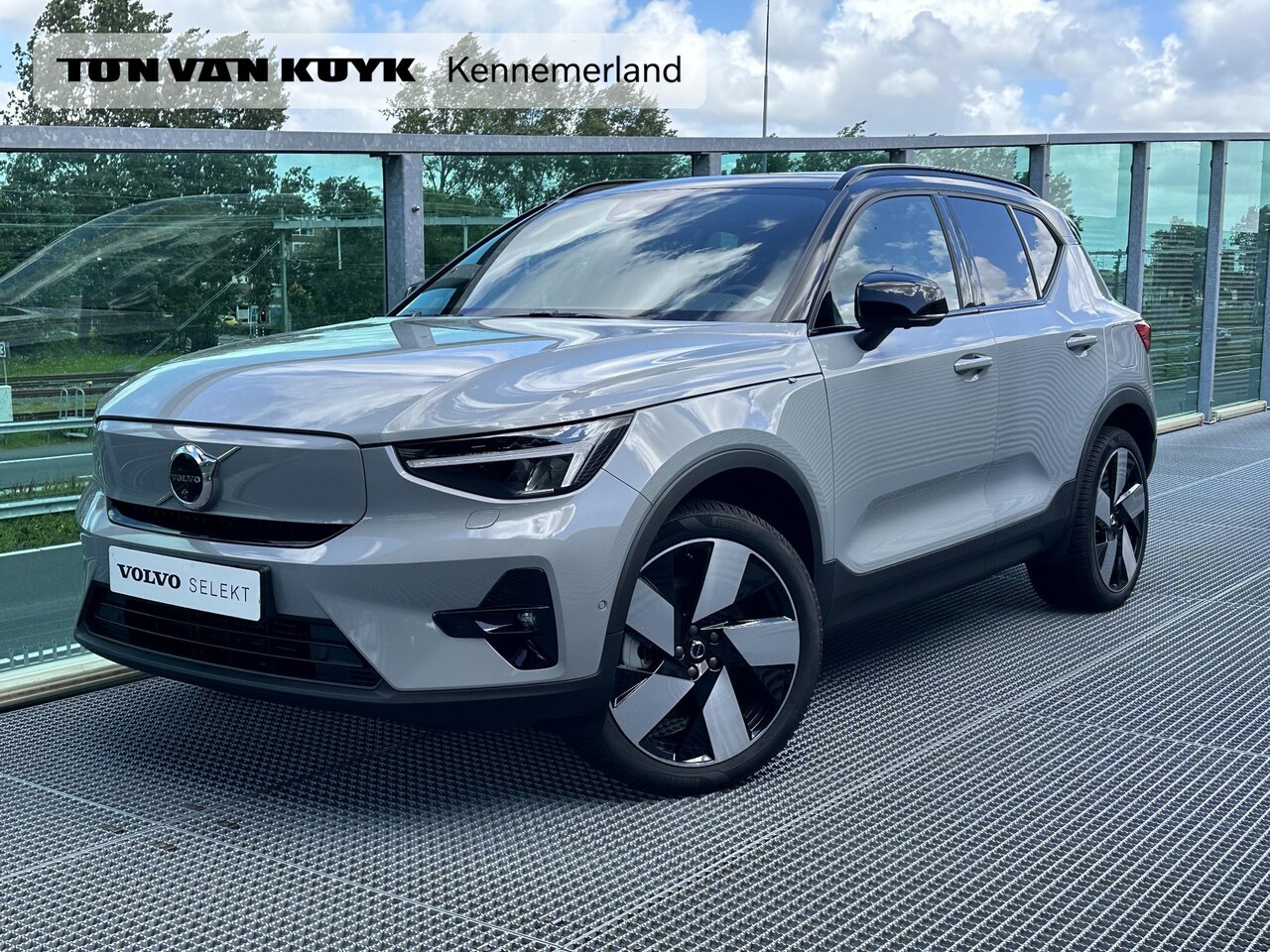 Volvo XC40 - Single Motor Extended Range Ultimate 82 kWh / Adaptive Cruise / Trekhaak / Carplay / Pilot - AutoWereld.nl