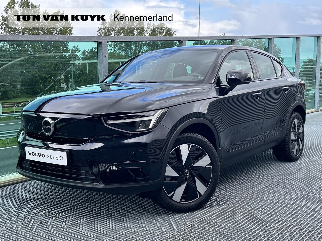 Volvo C40 - Single Motor Plus 69 kWh Panoramadak, 19 inch lm-velgen, Verwarmde stoelen + Stuur, bekled - AutoWereld.nl