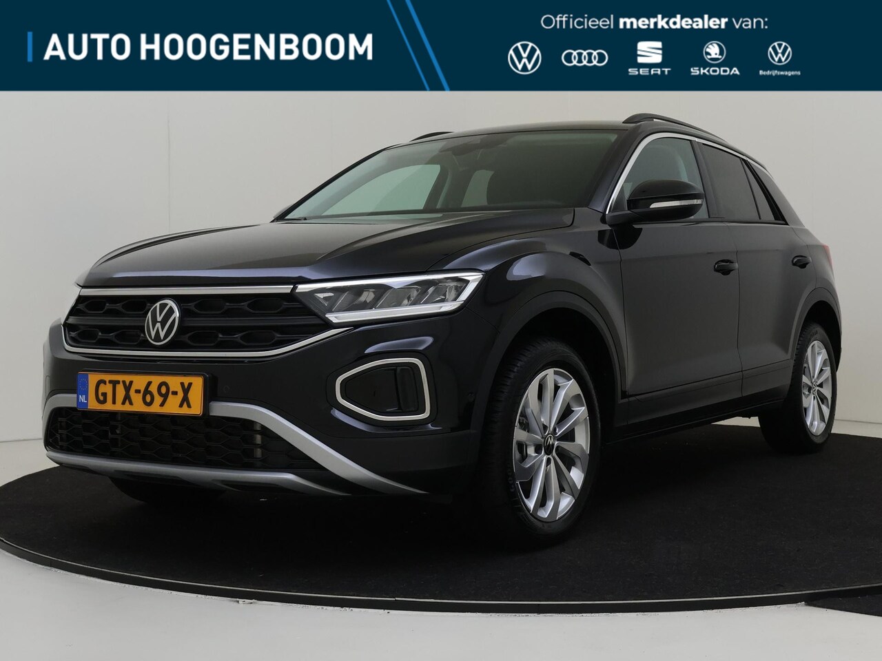 Volkswagen T-Roc - 1.5 TSI Life Edition | Keyless | Achteruitrijcamera | Stoelverwarming | Navigatie | Parkee - AutoWereld.nl