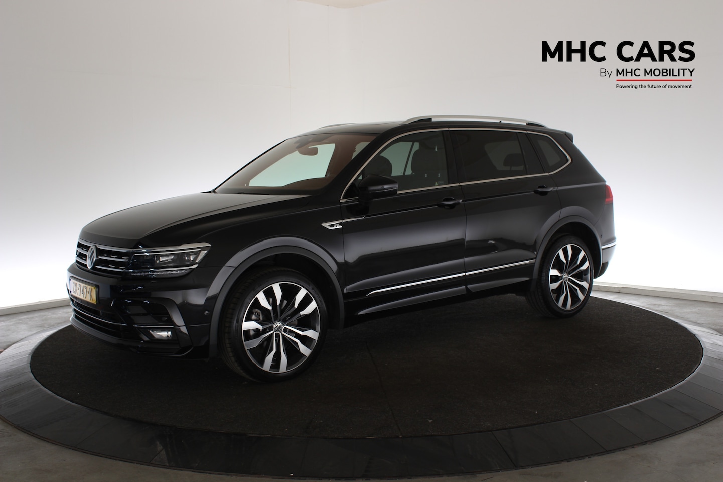 Volkswagen Tiguan Allspace - (5-deurs) 2.0tsi highline business r 5p 132kW 4-motion dsg-7 aut | Active info | Pano | 19 - AutoWereld.nl