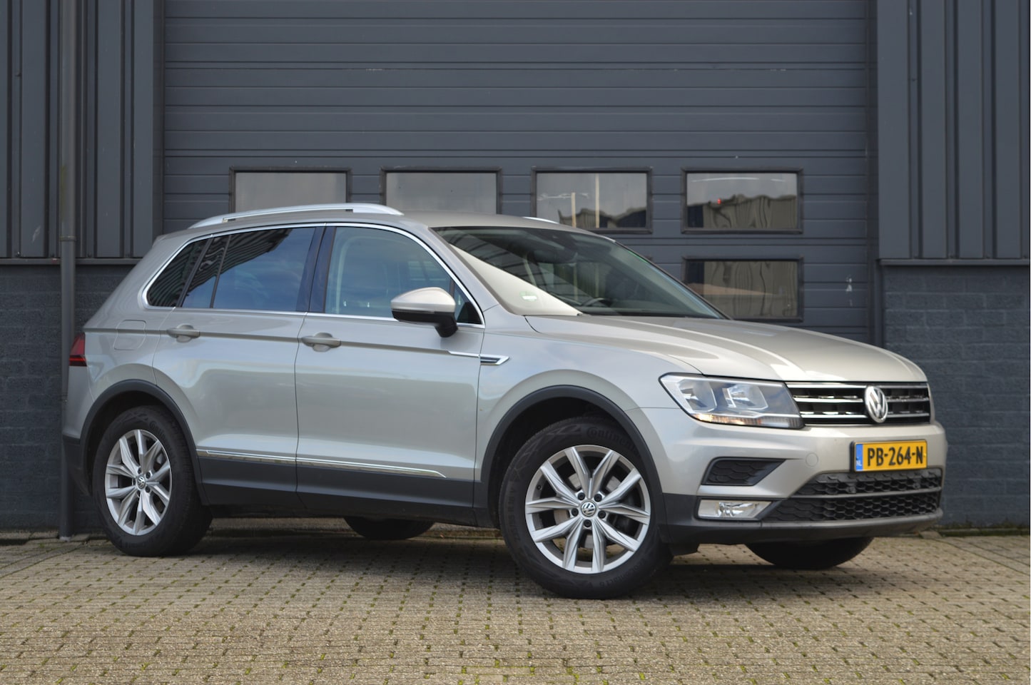 Volkswagen Tiguan - 1.4 TSI ACT Comfortline Business | NAVI | ACC | TREKHAAK | - AutoWereld.nl