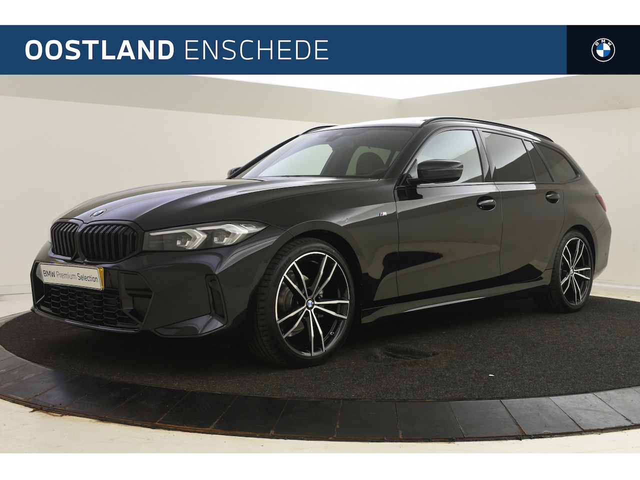 BMW 3-serie Touring - 318i High Executive M Sport Automaat / Panoramadak / Trekhaak / Sportstoelen / Stoelverwar - AutoWereld.nl