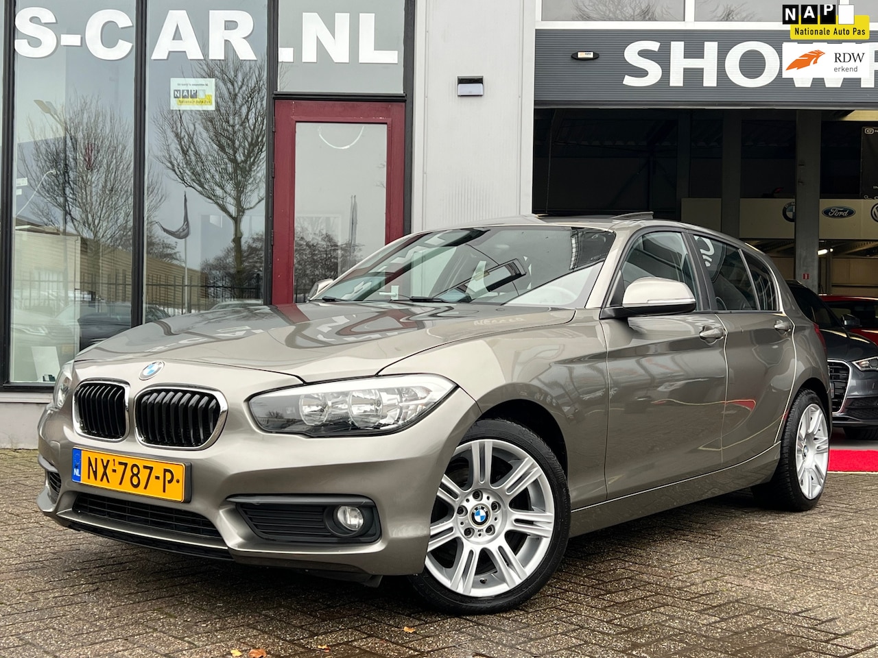 BMW 1-serie - 118i 118i 5-Drs, Vol Leder, Schuifdak, Navi, Cruise Cr, Nette Staat!! - AutoWereld.nl