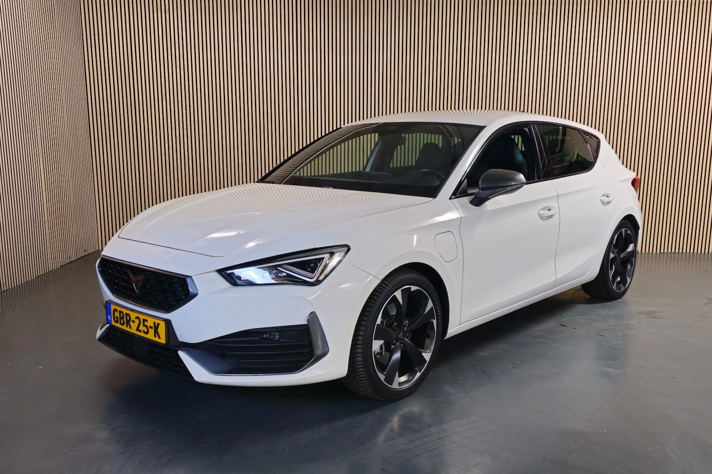 CUPRA Leon - 1.4 e-Hybrid Essential - Apple carplay/Android Auto - Stuurverwarming - AutoWereld.nl