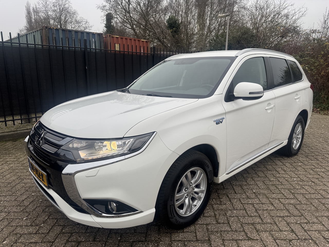 Mitsubishi Outlander - 2.0 PHEV Business Edition Alcantara/Navi/Cam/Clima - AutoWereld.nl