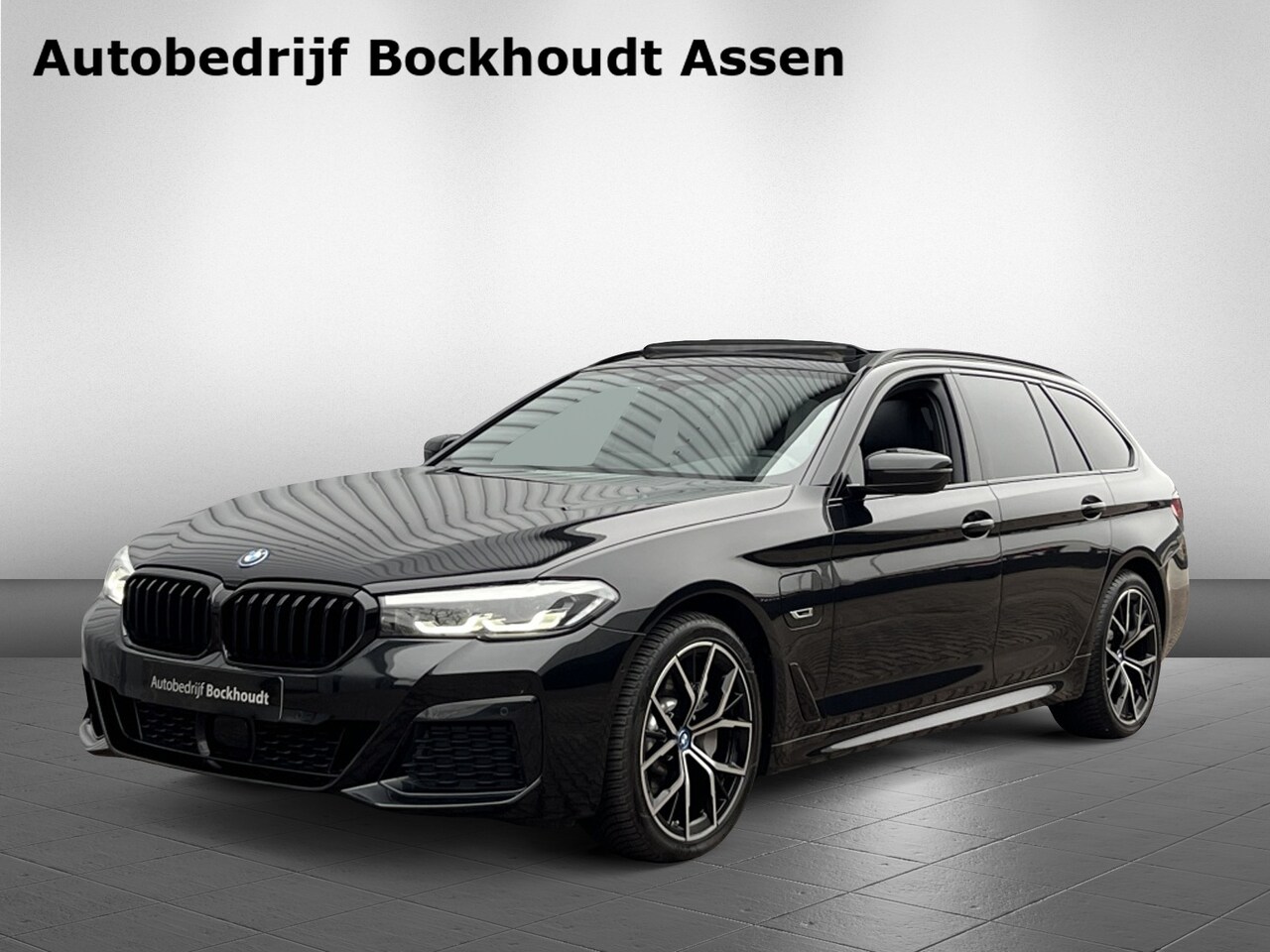 BMW 5-serie Touring - 530e xDrive High Executive | M-Sportpakket | Panorama Dak - AutoWereld.nl