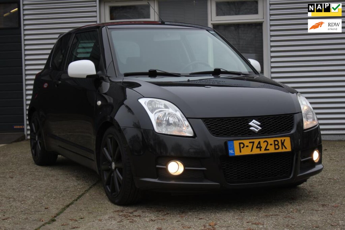 Suzuki Swift - 1.6 Sport airco, stoelverwarming, nieuwe distributie-kettingset, incl nieuwe apk en afleve - AutoWereld.nl