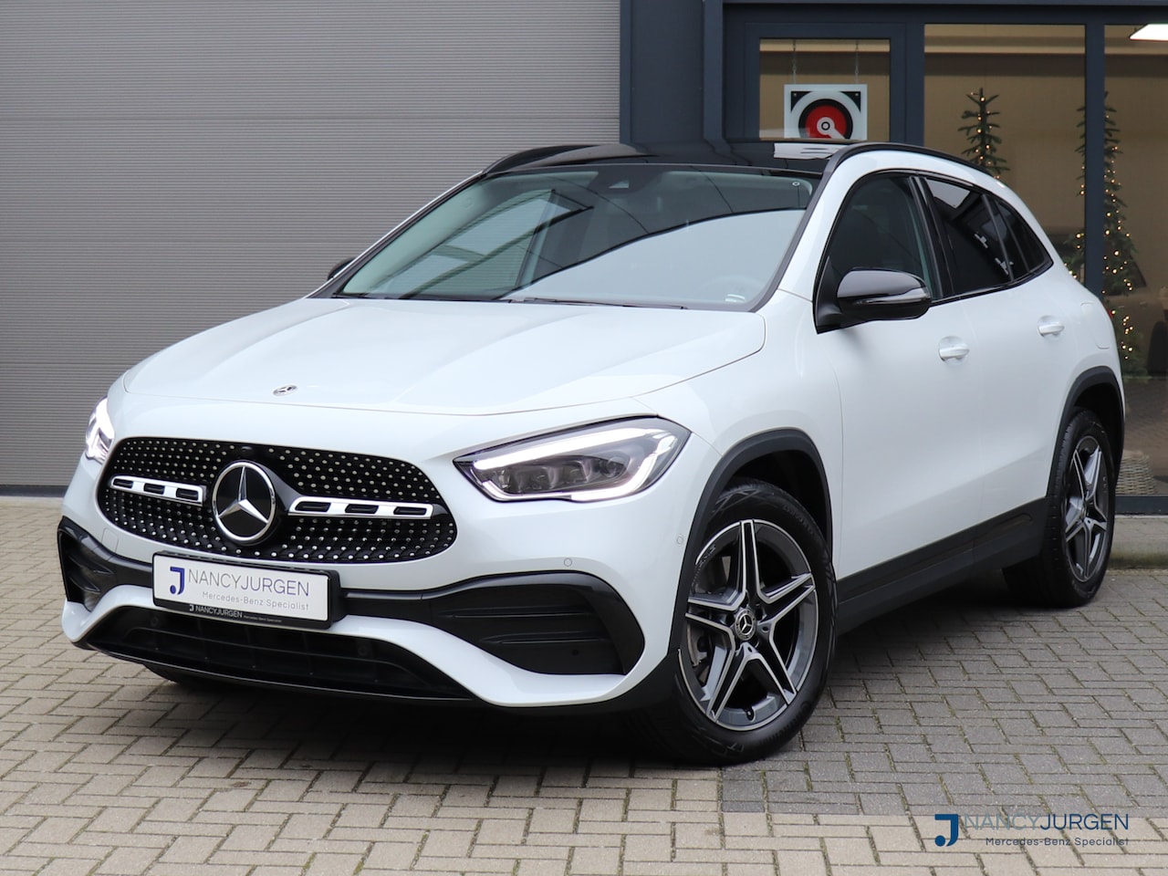 Mercedes-Benz GLA-Klasse - 250 e AMG | 8G Aut | Alarmklasse 3 | Ambiente Light | Business | Elektr. Panorama Schuif/K - AutoWereld.nl