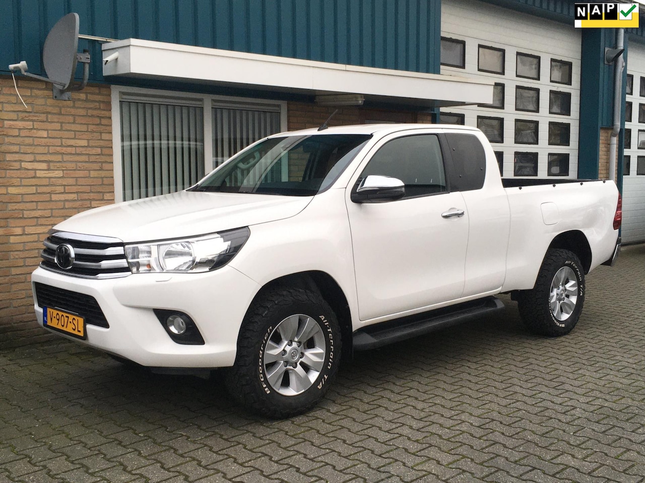 Toyota HiLux - 2.4 D-4D-F Xtra Cab Professional 2.4 D-4D-F Xtra Cab Professional - AutoWereld.nl