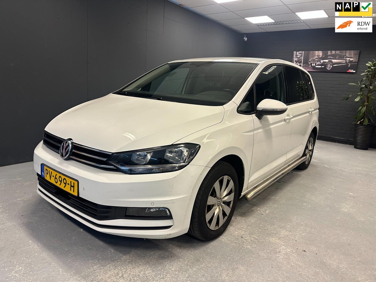 Volkswagen Touran - 2.0 TDI SCR Navi Parker-Sen.10-2017 Dig.Radio Automaat. - AutoWereld.nl