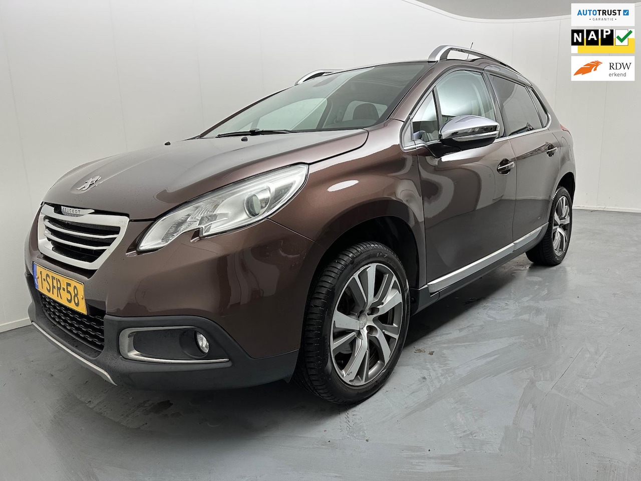 Peugeot 2008 - 1.6 VTi Féline # Pano # Clima # Navi # Pdc # Half Leder # Cruise # Trekhaak # Nap - AutoWereld.nl