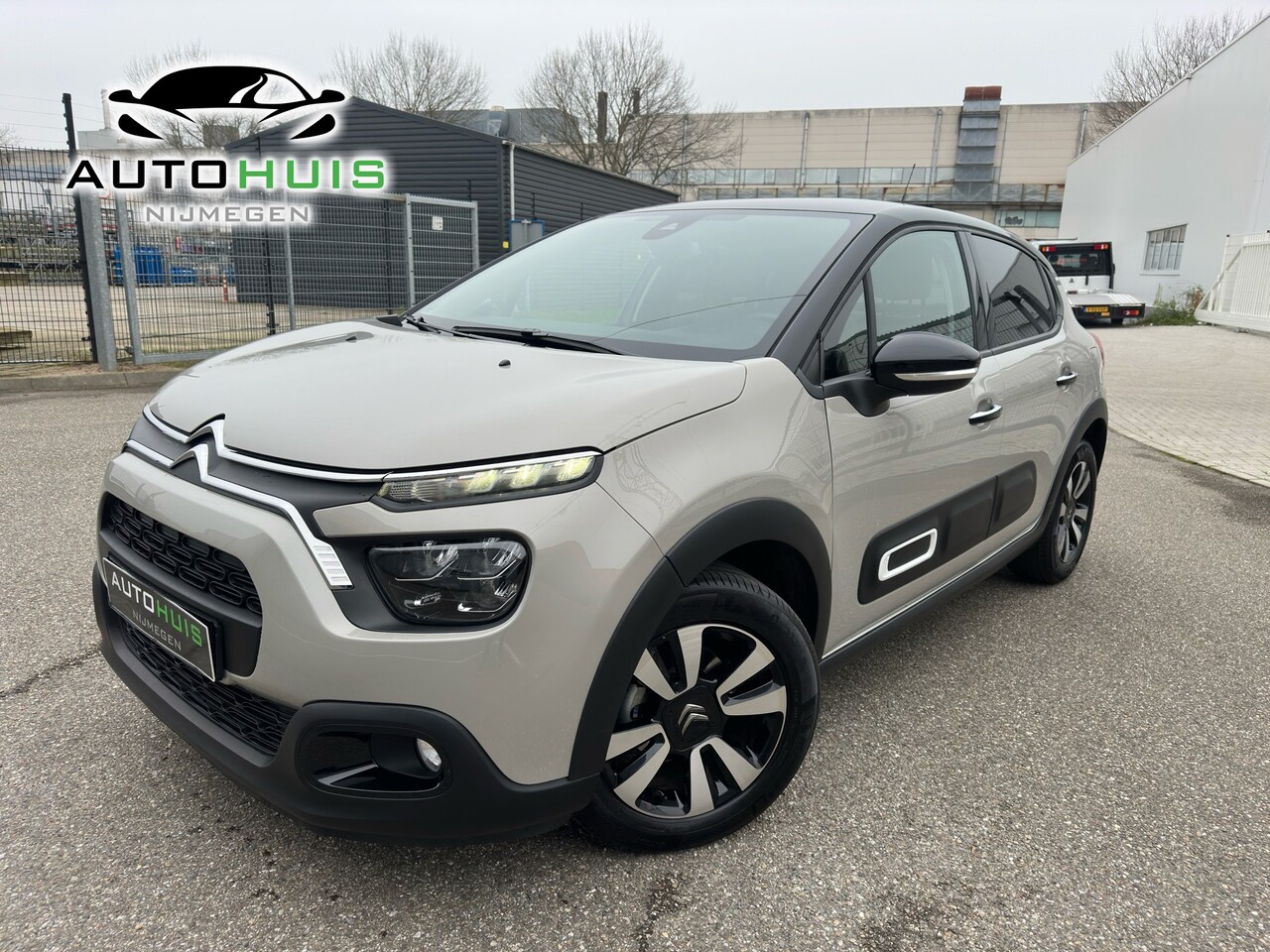 Citroën C3 - 1.2 PureTech S&S Shine Navigatiesysteem Achteruitrijcamera Cruise controle - AutoWereld.nl