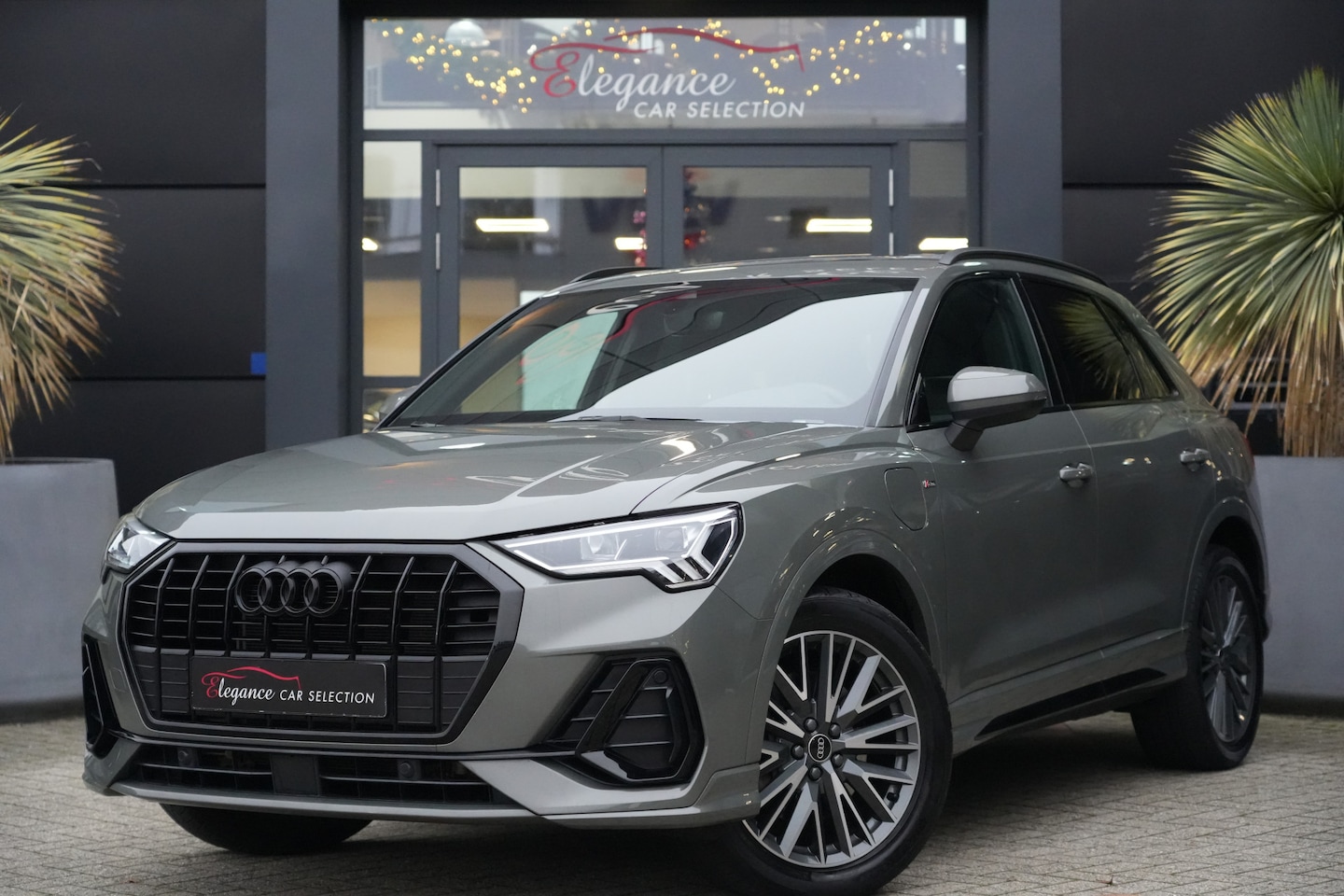 Audi Q3 - 45 TFSI e S edition 245pk Panoramadak/Stoelverwarming/Camera - AutoWereld.nl