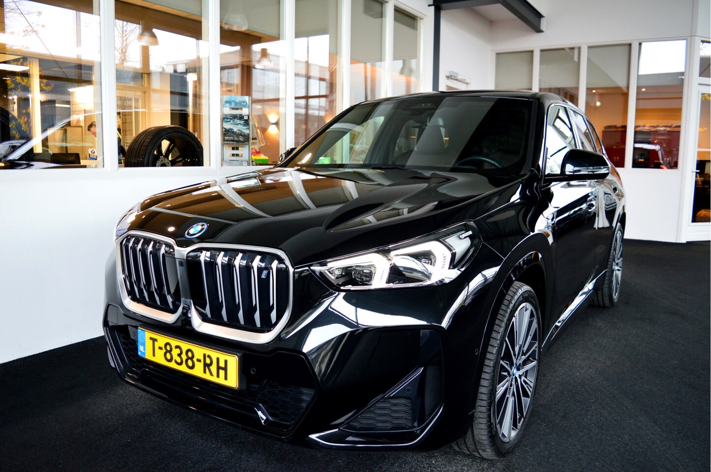 BMW iX1 - xDrive30 M-Sportpakket 67kWh | NL Auto ! - AutoWereld.nl