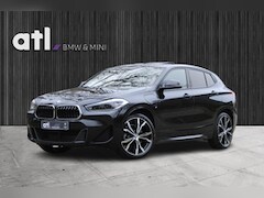 BMW X2 - xDrive25e High Executive M-pakket, Leer, 20", Panorama dak, Trekhaak, LED, Head-Up, Navi P