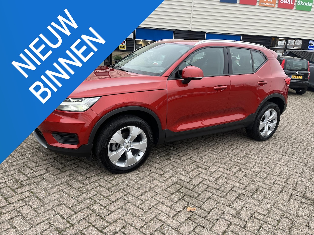 Volvo XC40 - 1.5 T3 Momentum Pro Deels leer, stoelen met zitvlak verst., navi, Cruise controle, PDC etc - AutoWereld.nl