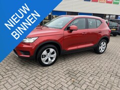 Volvo XC40 - 1.5 T3 Momentum Pro Deels leer, stoelen met zitvlak verst., navi, Cruise controle, PDC etc