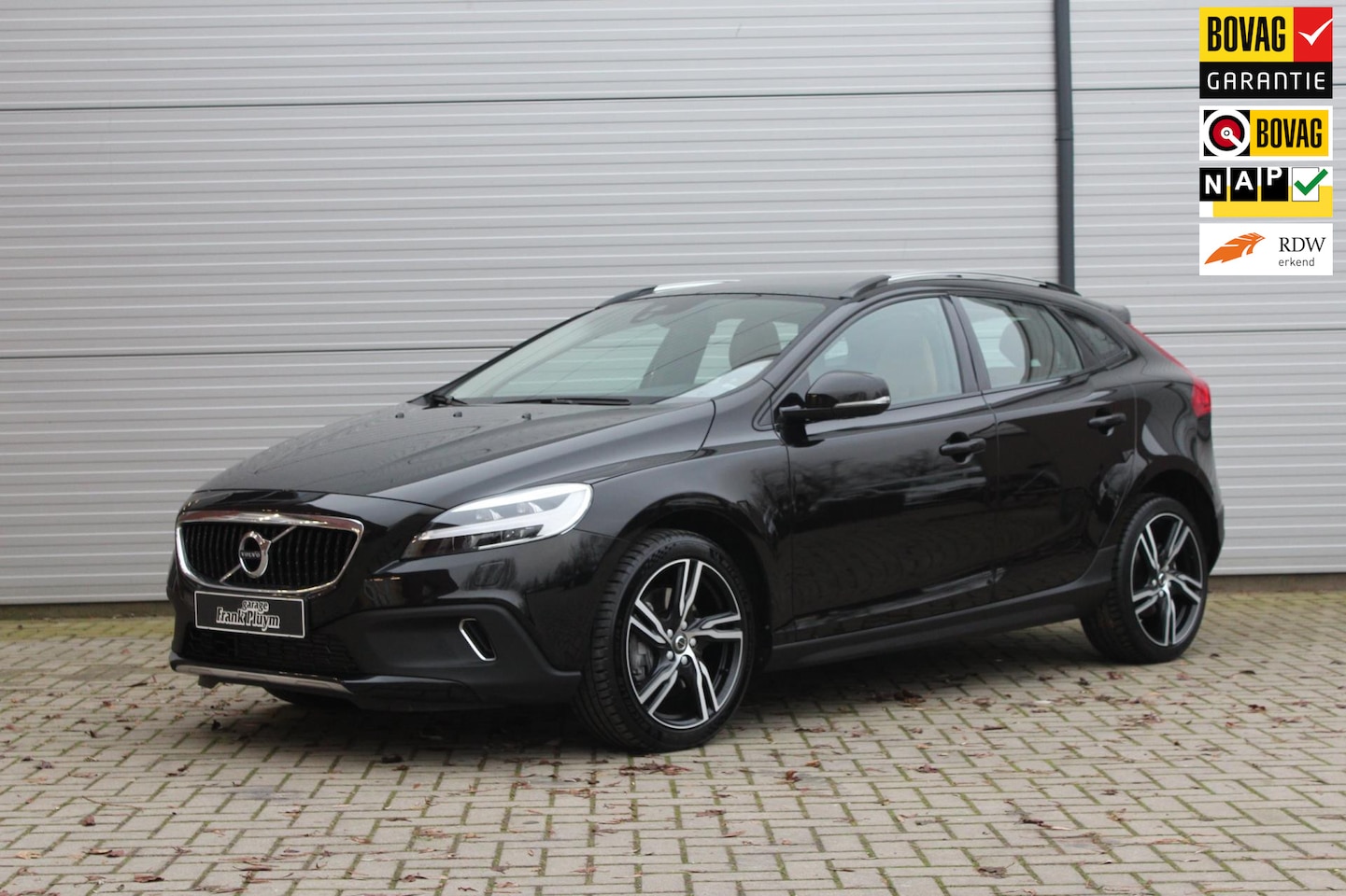 Volvo V40 Cross Country - 1.5 T3 Nordic+ Uniek/LED/Leder - AutoWereld.nl