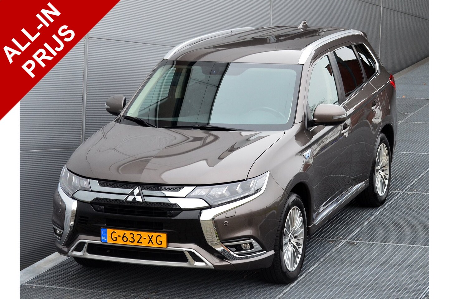 Mitsubishi Outlander - PHEV 2.4 INTENSE 4WD | PLUG IN HYRBID | V2G | EERSTE EIGENAAR | TREKHAAK 1500KG | ALL IN R - AutoWereld.nl